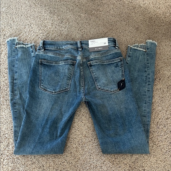 DL1961 NWT Emma Low-Rise Skinny Claiborne Blue Denim Jeans Pants **Size 25* 🌸🌸 - Picture 2 of 8